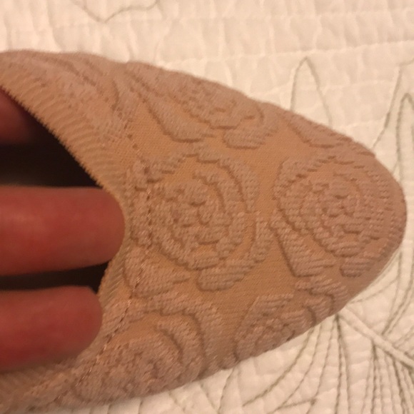 Super soft Taryn Rose shoes - Picture 5 of 8